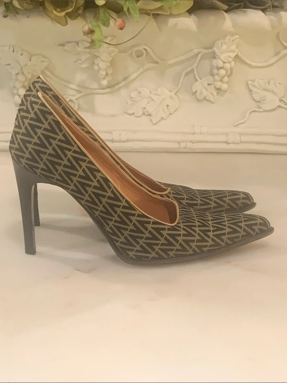 Mario Valentino good bin1
